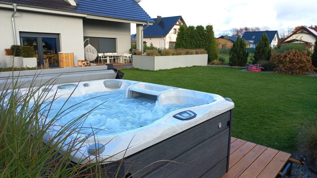 4-person hot tubs installed in huntsville